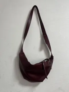 ボルドーカラー ショルダーバッグ ハーフムーン型