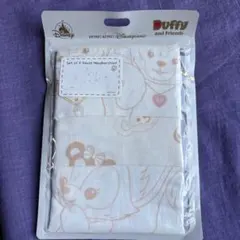 【香港ディズニー正規品】ダッフィandフレンズ　ガーゼハンカチ３枚セット