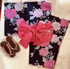 綿紅梅　紫陽花柄の浴衣とピンクの兵児帯ととんぼ玉飾り帯紐とピンクの下駄のセット
