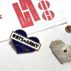 BTS♡ARMYピンバッジ BTS ARMY ZIP ピンバッジ - メルカリ