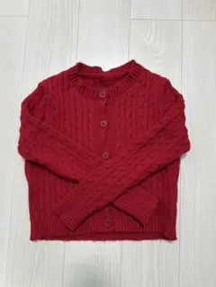 赤いケーブル編み長袖セーター