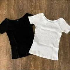 ⭐️UNIQLO⭐️ 白、黒トップス2枚セット　M size リブTシャツのサムネイル