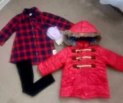 赤のダッフルコートとチェック柄シャツセット