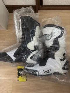 パンダの倉庫様専用 BERIK レーシングブーツ ブラック/ホワイト - メルカリ