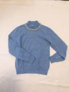 爽やかサックスブルーのビジュー付きセーター