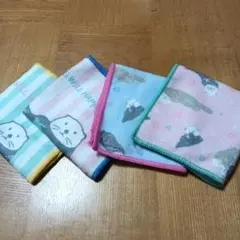 オッター柄の多色ハンカチ4枚セット