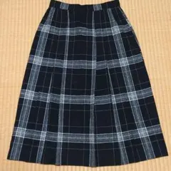 ひざ丈スカート　黒チェック　冬用のサムネイル