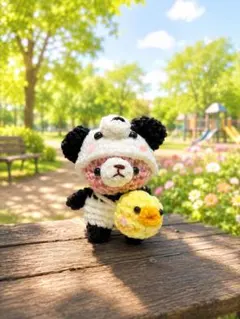 【パンダの着ぐるみ】あみぐるみ　ハンドメイド　ヒヨコちゃんと一緒　手のひらサイズ
