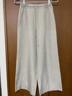 ベージュ カジュアルパンツ
