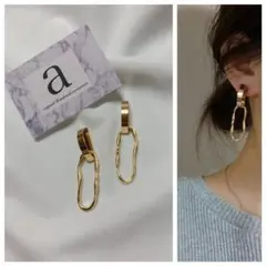 2072＊メタルゴールドとオーバル型変形フープのピアス＊