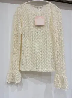 ✴︎新品タグ付き✴︎ アイボリー レース フレア袖 長袖トップス