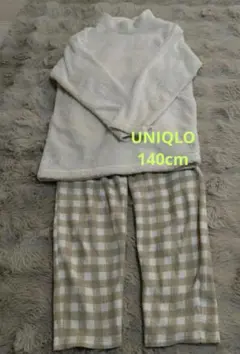 ユニクロ　フリースセット　ルームウェア　パジャマ　140cm