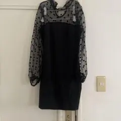 黒ドット柄タイトドレス