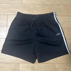 黒のサイドストライプハーフパンツ