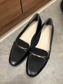 黒 スエード レザー フラットシューズのサムネイル