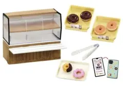 ミスド　リーメント　ショーケース