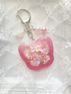 レジン　シャカシャカシェイカーキーホルダー　蝶　ピンク