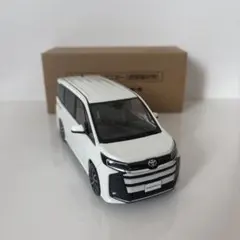 トヨタ ノア 90後期 ミニカーカラーサンプル プラチナホワイトパール