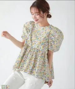 Fit more フィットモア　花柄　ペプラム　ボリューム　パフスリーブトップスのサムネイル