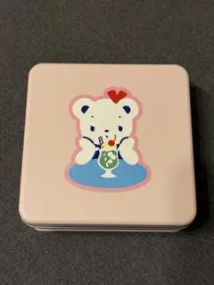 ファミリアみらい百貨店LOVE＆PEACEクッキー缶 ファミちゃん リア
