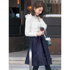 リボン付き黒ひざ丈フレアスカート