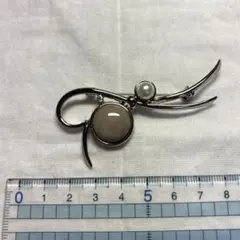 シルバーブローチ
