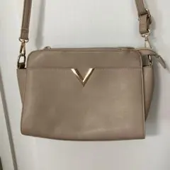 新品✨　V字バックル　ショルダーバッグ