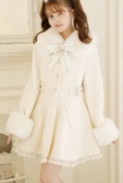 LIZLISA ビジューリボン ミニ丈Aラインコート 白