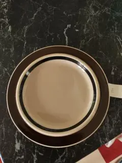 vintage arabia 大皿 プレート 茶色 花柄 マリメッコ 菊池亜希子 2025