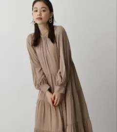 AZUL BY MOUSSY ティアードワンピース ベージュ Sのサムネイル