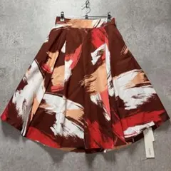 新品　定価1.8万　エミアトリエ emmi atelier フレアスカート　総柄のサムネイル