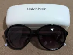 Calvin Klein サングラス 黒のサムネイル