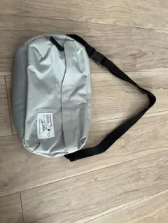 シルバー ナイロン ショルダーバッグ 中型