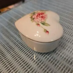 ハート型バラ柄陶器ケース・ダイアナローズ小物いれ（欠けあり）set♡
