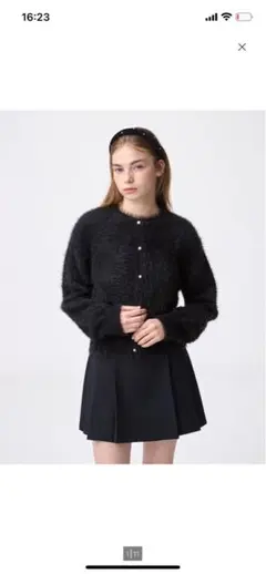 GU ジーユー　シャイニークルーネックカーディガン