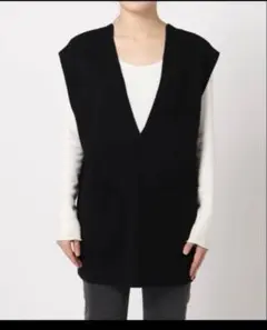 vネックニット