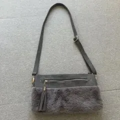 ファーとスエードのショルダーバッグ グレー　シューラルー