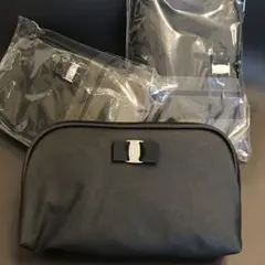 Salvatore Ferragamoフェラガモ　VARAヴァラ新品未開封ポーチ