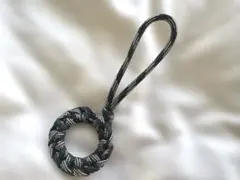 ハンドメイド　パラコード　グリーン　緑　ブラウン　キーホルダー　ストラップ　丸