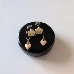 マリークワント　花とハートのスタッドピアス
