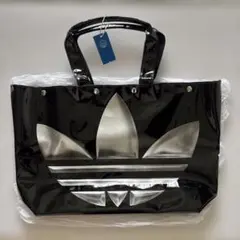 新品未使用品　アディダス　ブラックエナメルトートバッグ　EEO13 II3391