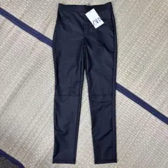 レザー ボトムス