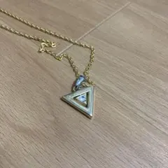 ゴールド　三角形ペンダント チャーム　ネックレス