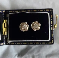 天然ダイヤモンド0.25ct×2 フープピアス K18YG 保証書つき 天然ダイヤモンド0.25ct×2 フープピアス K18YG 保証書つき - メルカリ