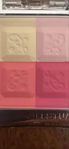 最終値下げ　新品未使用　箱付き未開封　ジルスチュアート　パウダーチーク