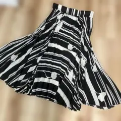 アンテプリマ　イタリアモノトーン ストライプ柄 プリーツスカート　ミモレ丈のサムネイル