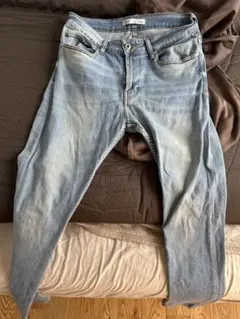 ZARA ライトブルースリムフィットデニム