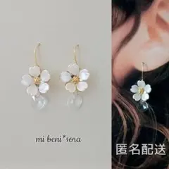 [435]白い桜と多面カットクリアガラスのピアス[ゴールド]〇イヤリング変更可