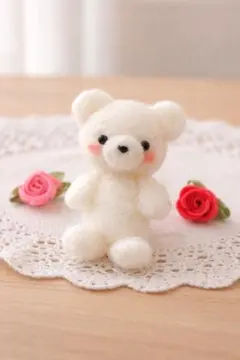 ♡ 羊毛フェルト お花飾りのしろくまちゃん ♡ 手のひらどうぶつ