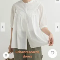 URBAN RESEARCH DOORS コットンボイルV切替ギャザーブラウスのサムネイル